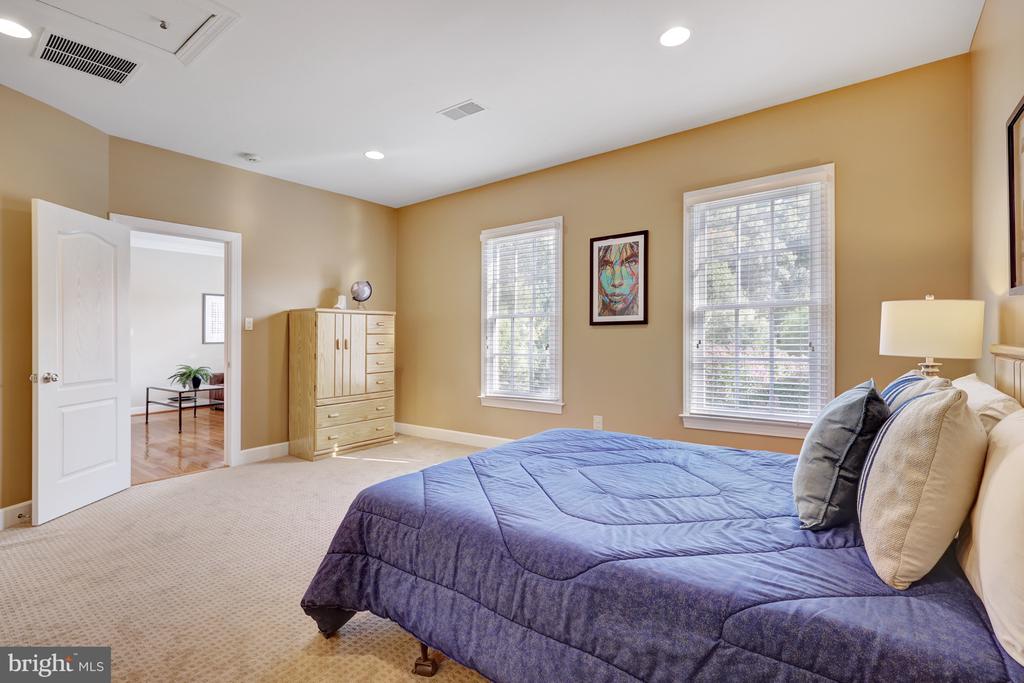 731 STRAWFIELD LANE