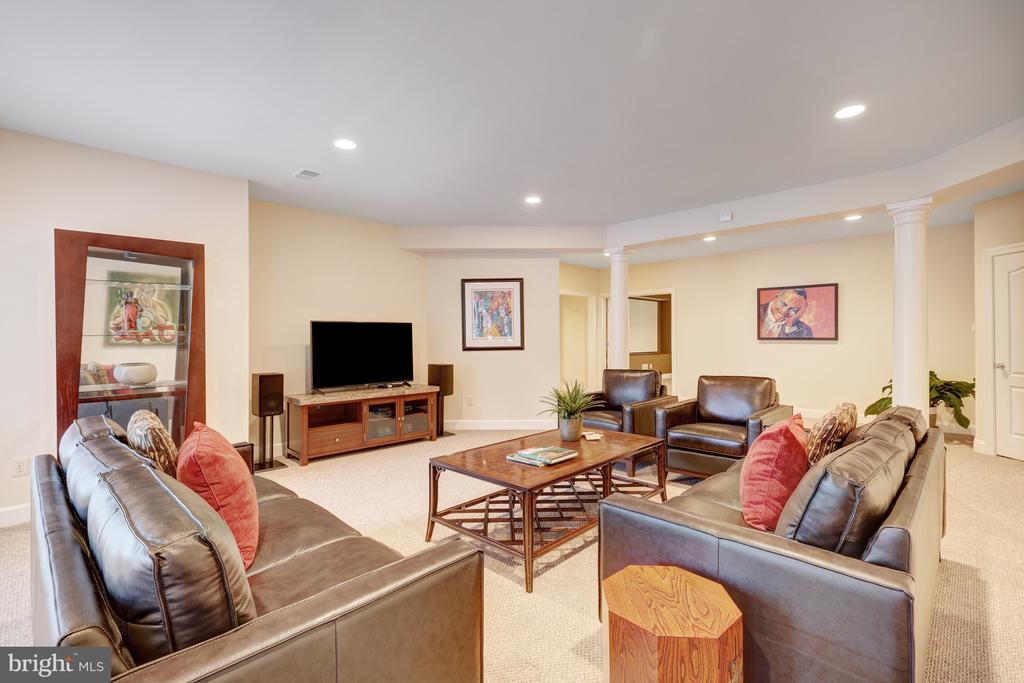 731 STRAWFIELD LANE