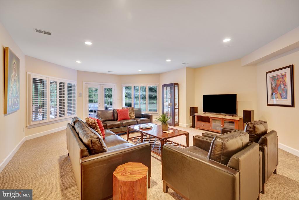 731 STRAWFIELD LANE