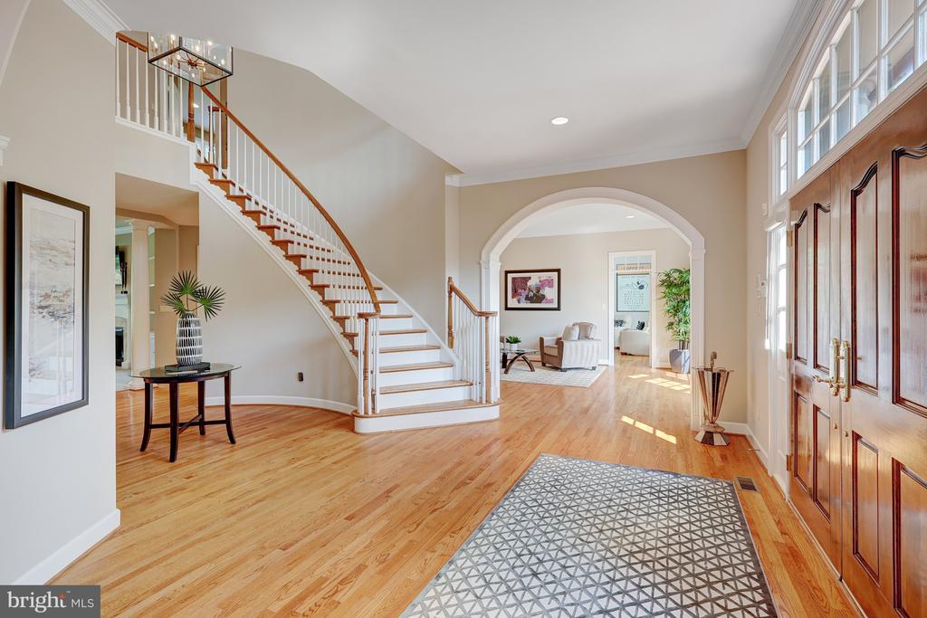 731 STRAWFIELD LANE