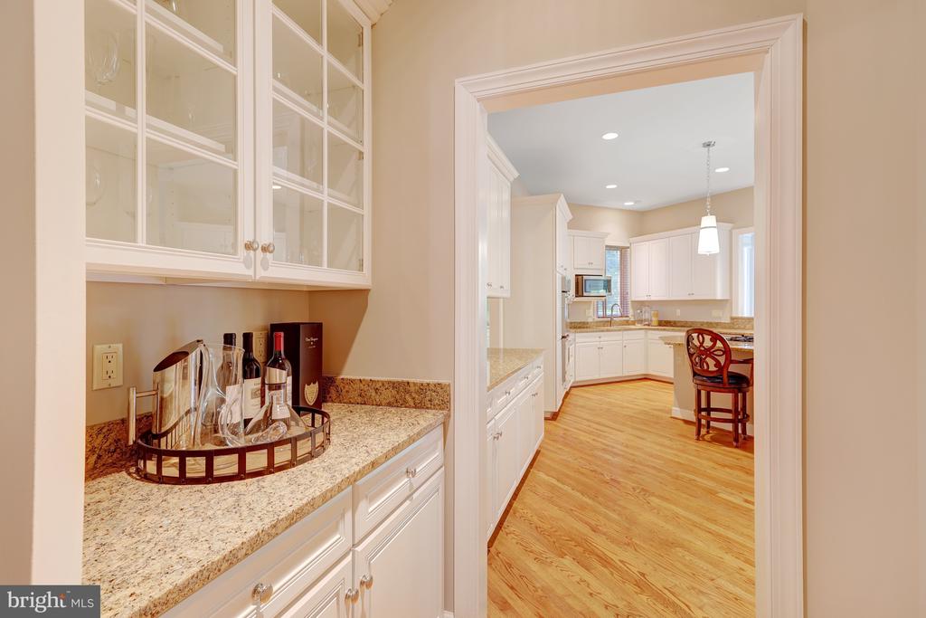 731 STRAWFIELD LANE
