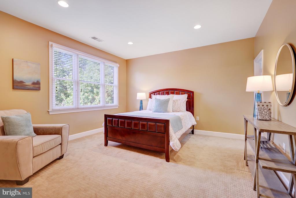 731 STRAWFIELD LANE