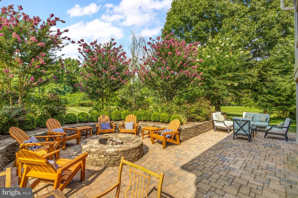 731 STRAWFIELD LANE