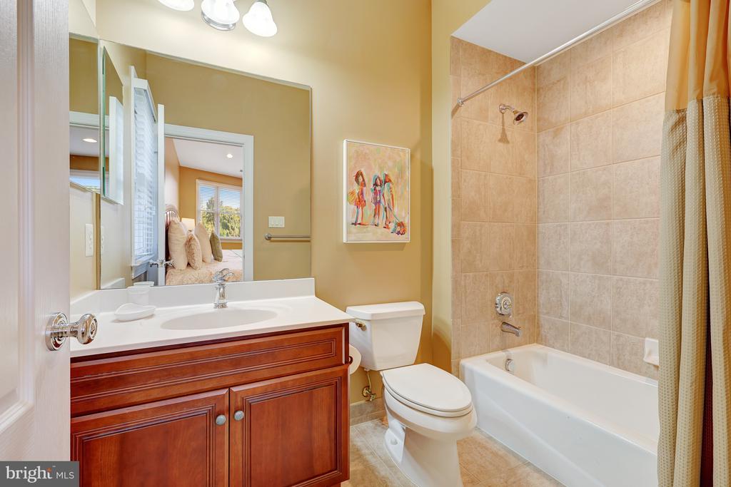 731 STRAWFIELD LANE