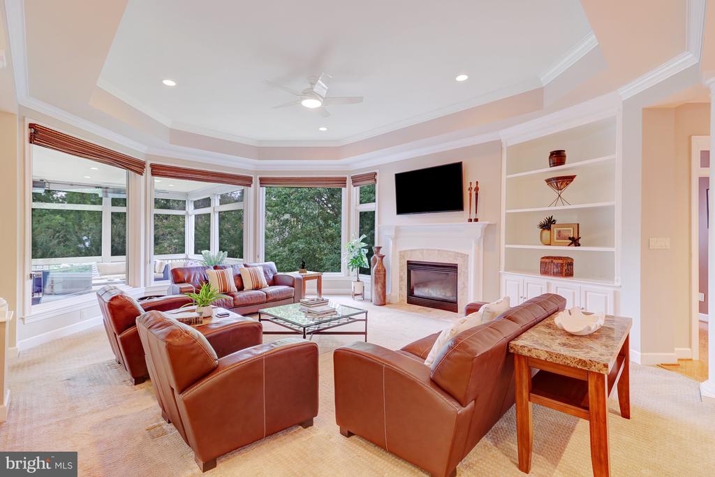 731 STRAWFIELD LANE