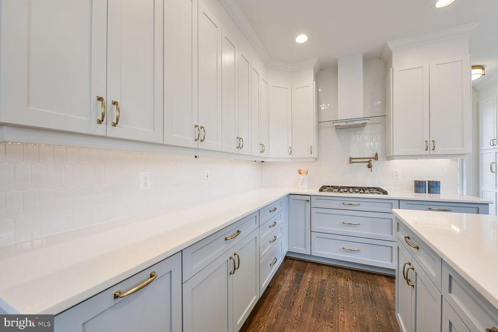 10131 NEDRA DRIVE