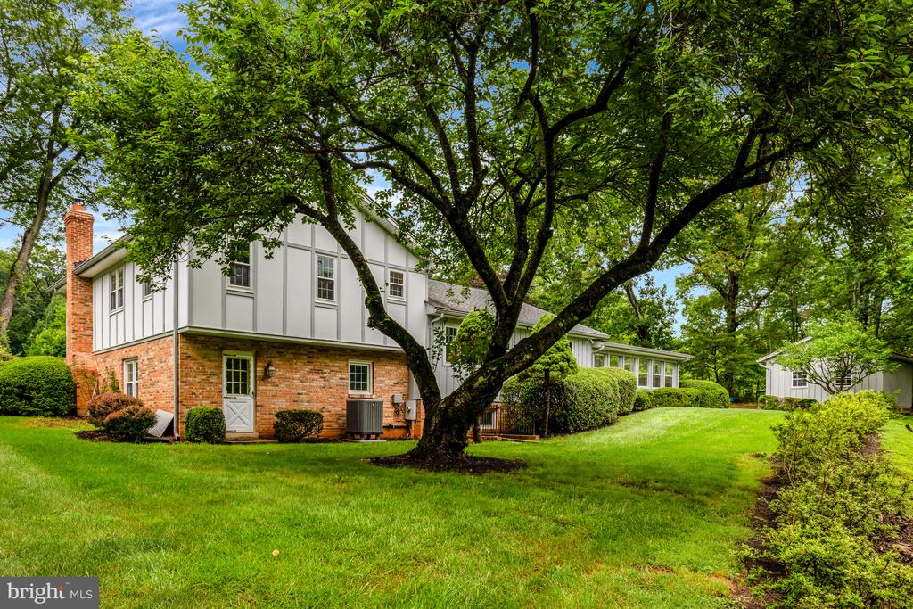 1013 WILHELM DRIVE