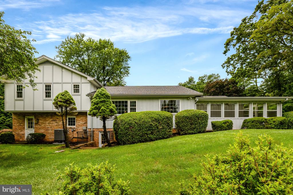 1013 WILHELM DRIVE