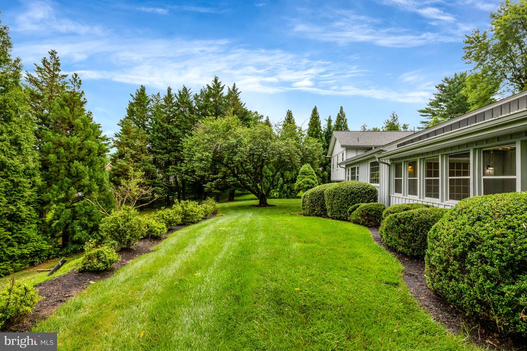 1013 WILHELM DRIVE