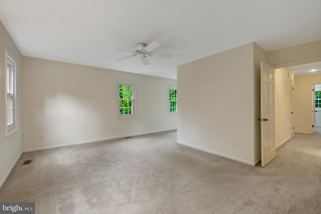 1013 WILHELM DRIVE