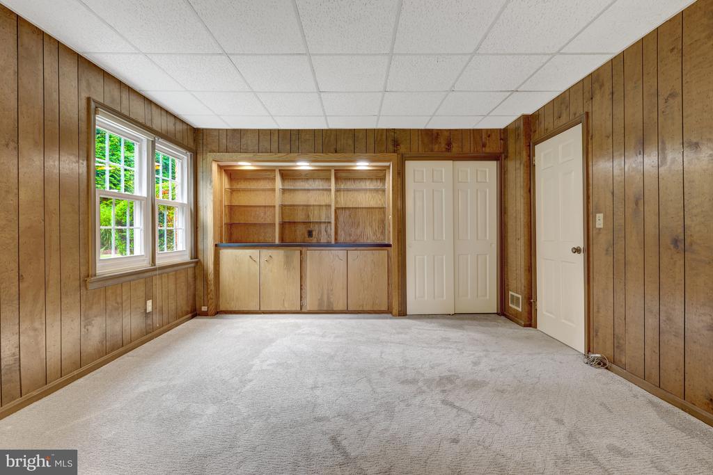 1013 WILHELM DRIVE