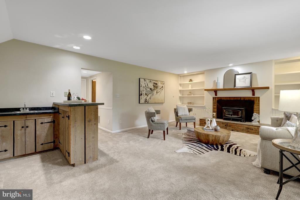 1013 WILHELM DRIVE
