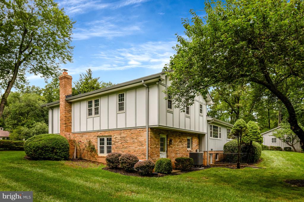 1013 WILHELM DRIVE