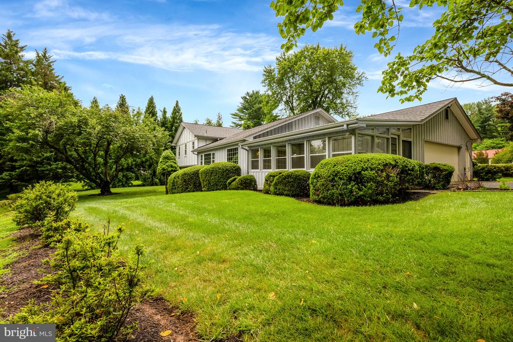 1013 WILHELM DRIVE