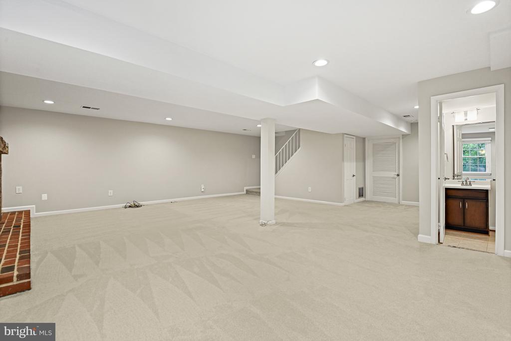 11904 PARADISE LANE