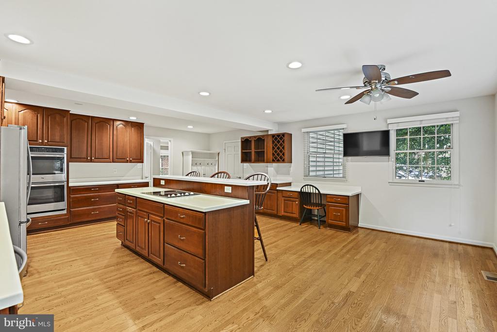 11904 PARADISE LANE