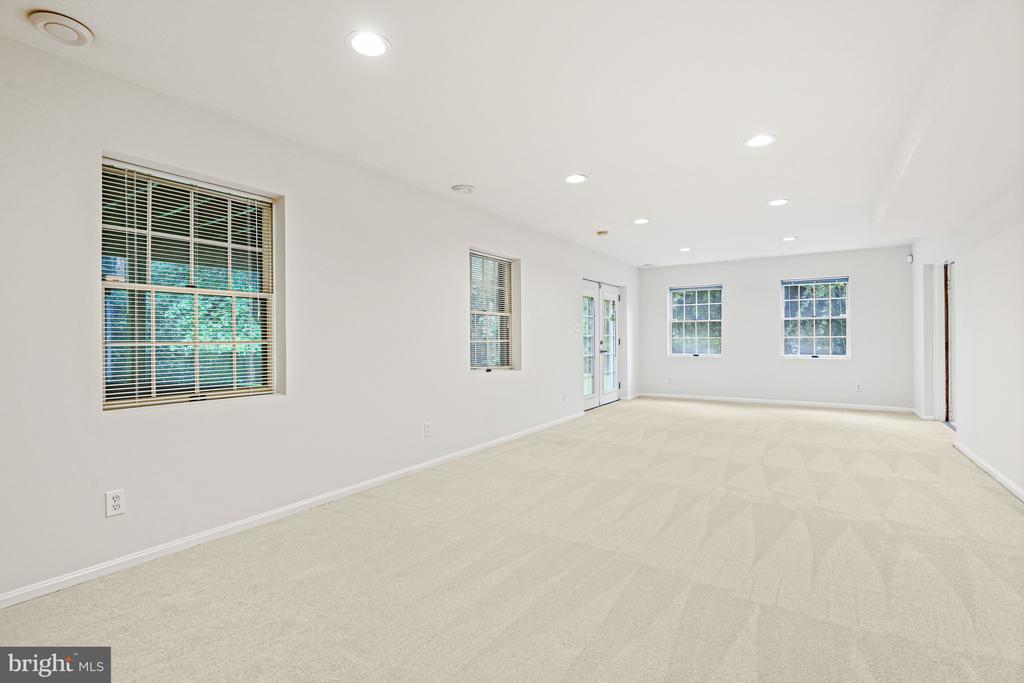 11904 PARADISE LANE