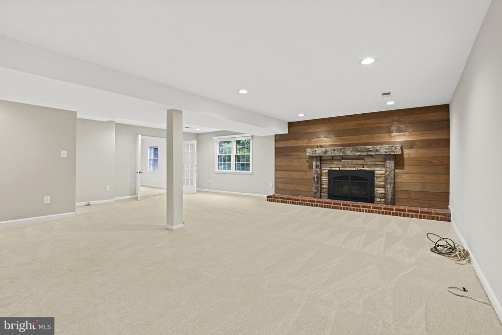 11904 PARADISE LANE