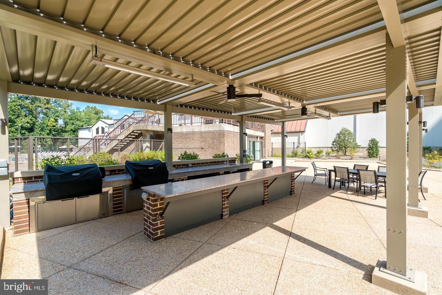 1800 OLD MEADOW ROAD 115