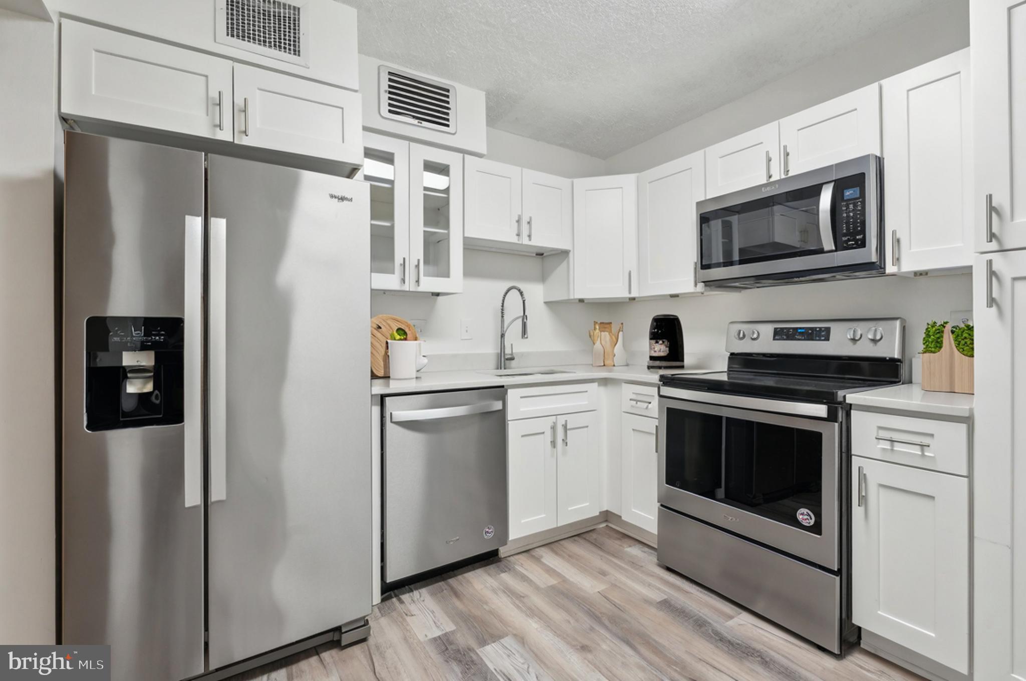 1800 OLD MEADOW ROAD 115