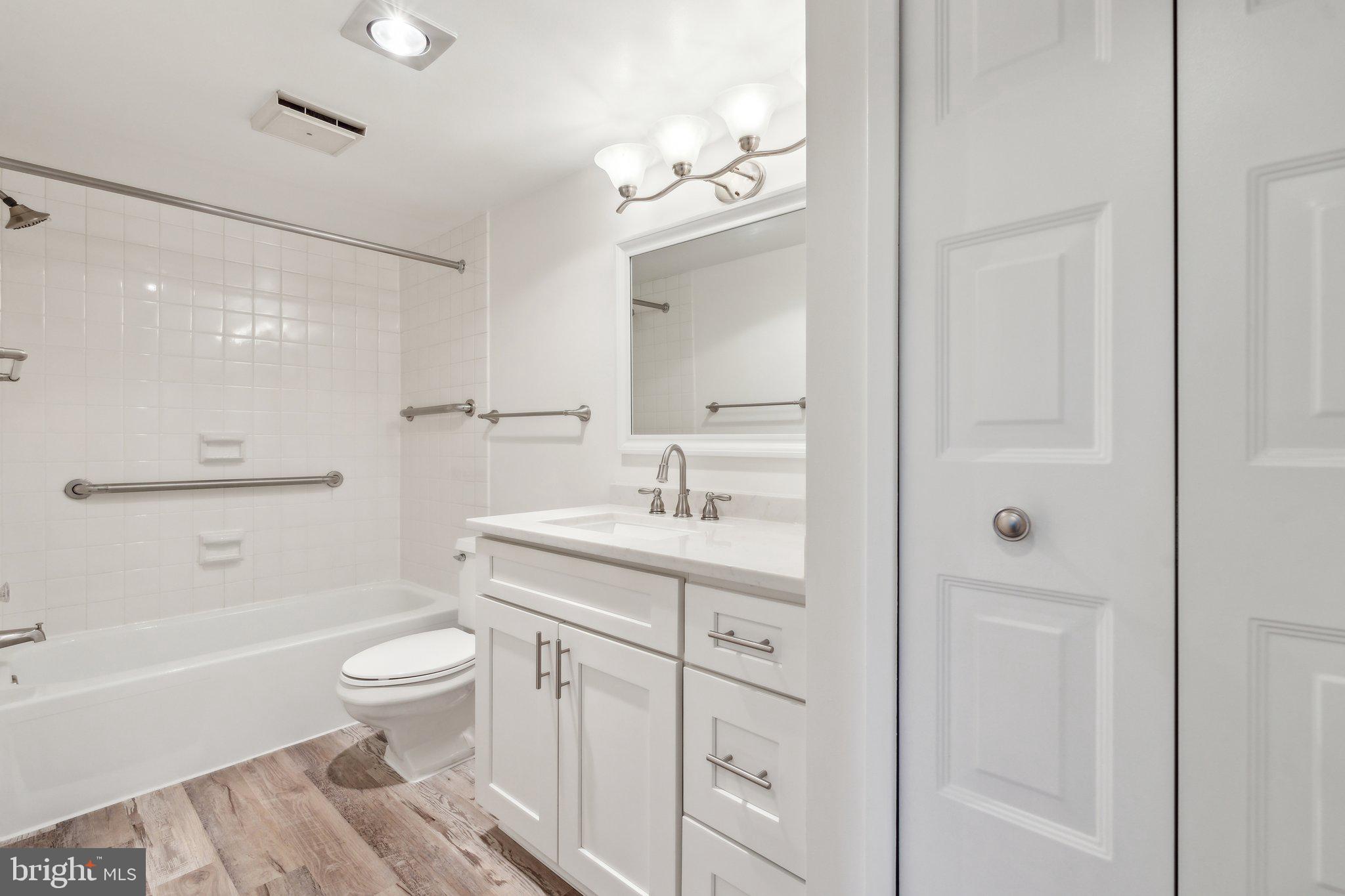 1800 OLD MEADOW ROAD 115