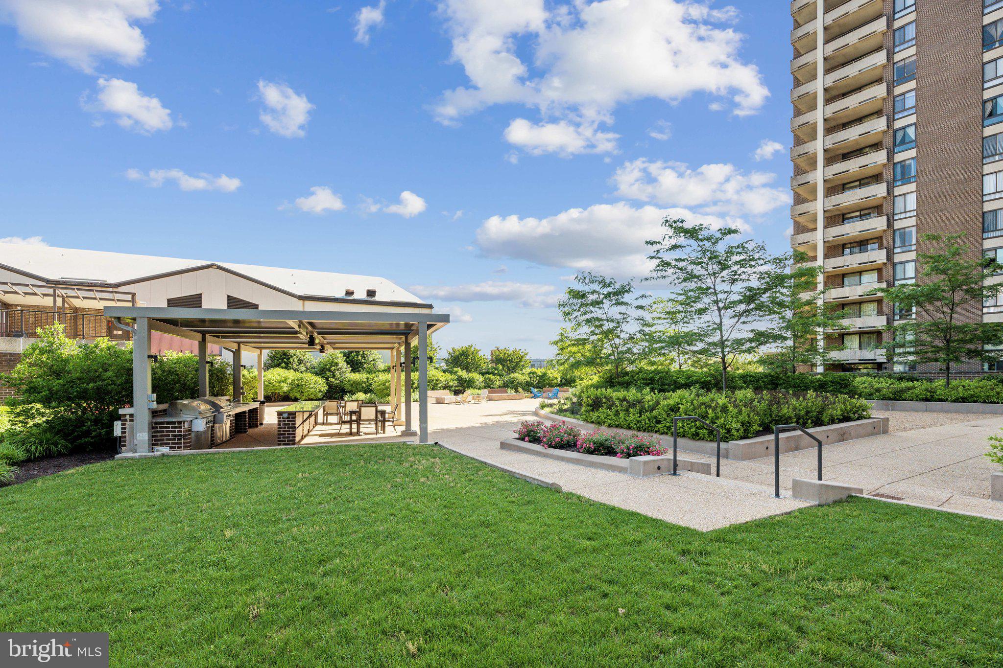 1800 OLD MEADOW ROAD 115