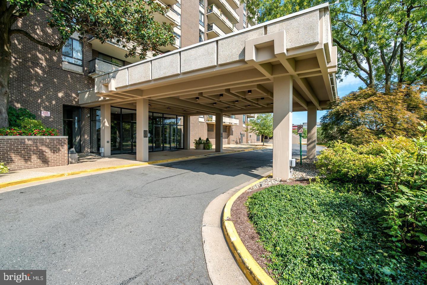 1800 OLD MEADOW ROAD 115