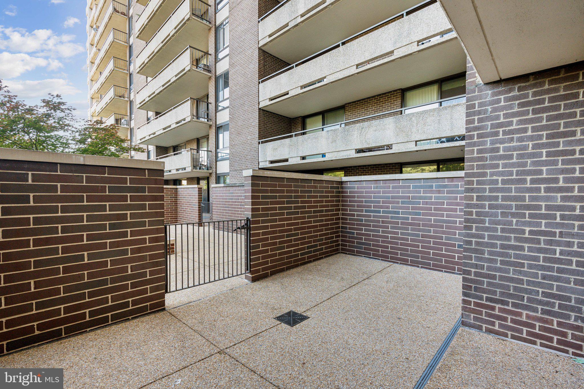 1800 OLD MEADOW ROAD 115