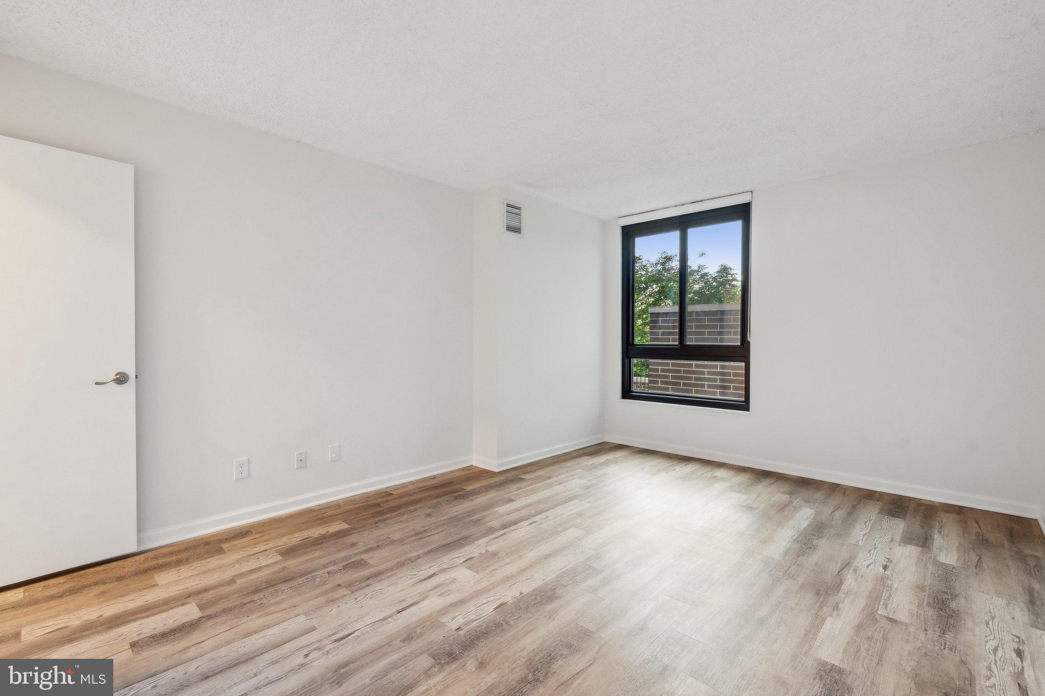 1800 OLD MEADOW ROAD 115