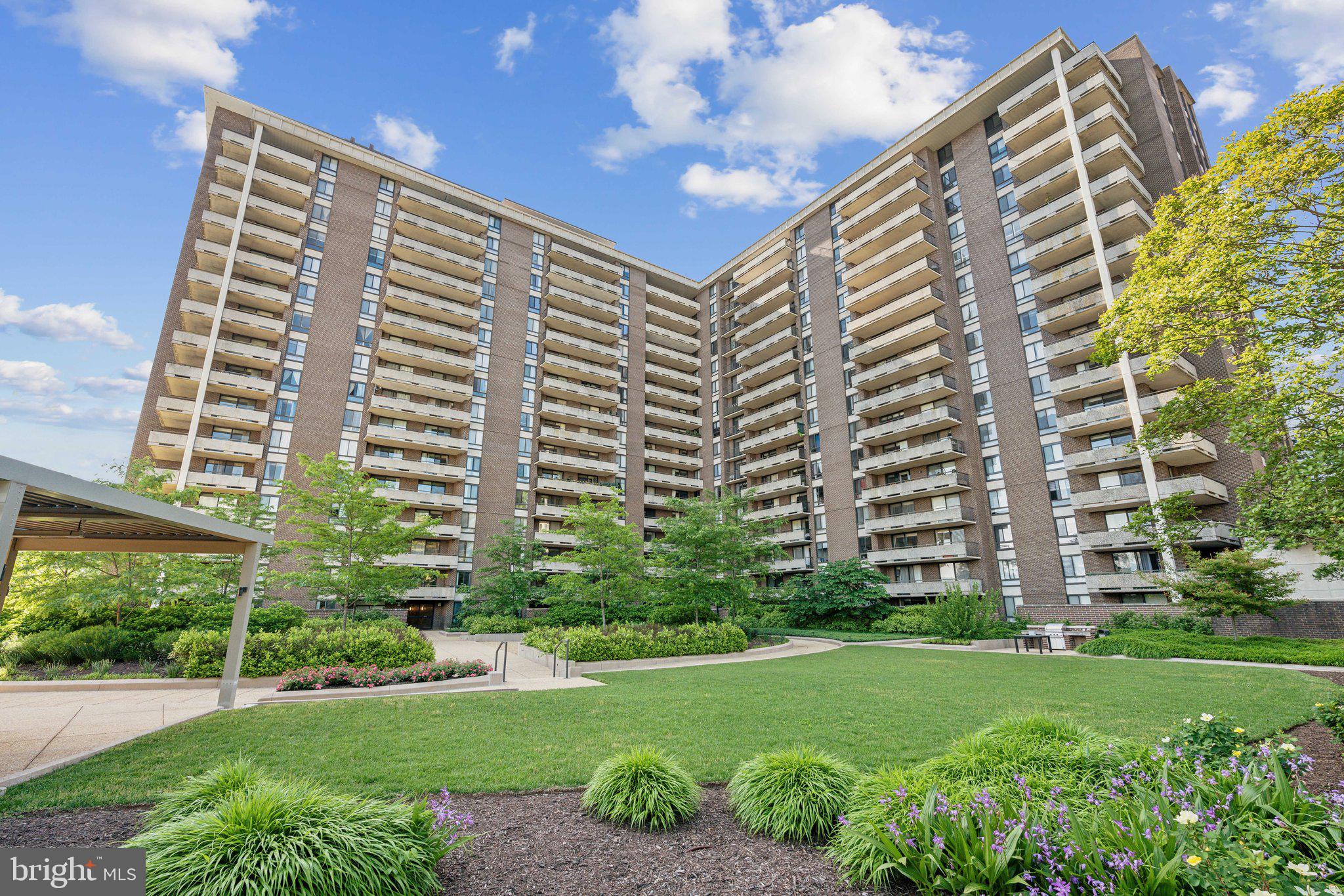 1800 OLD MEADOW ROAD 115