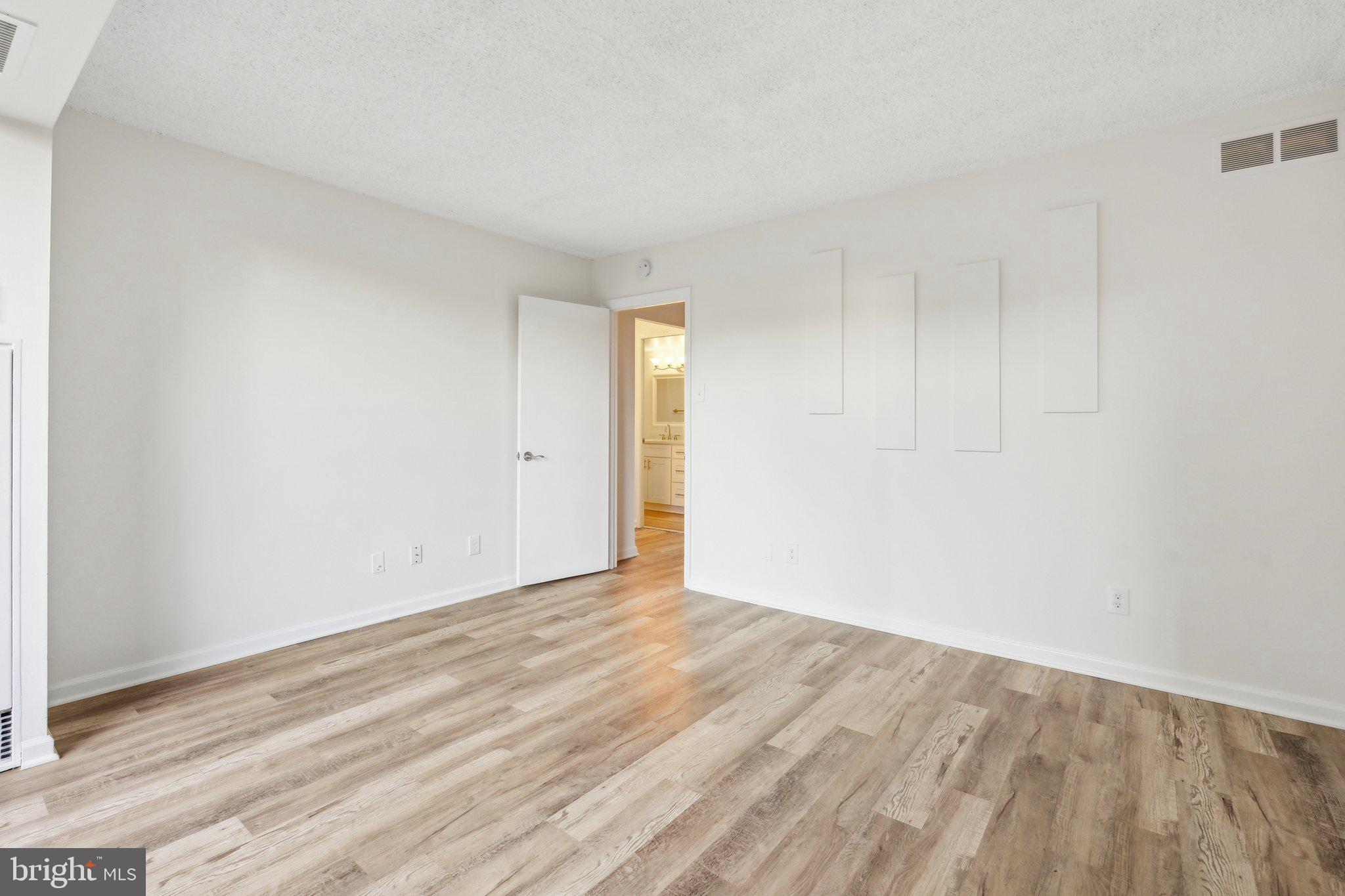 1800 OLD MEADOW ROAD 115