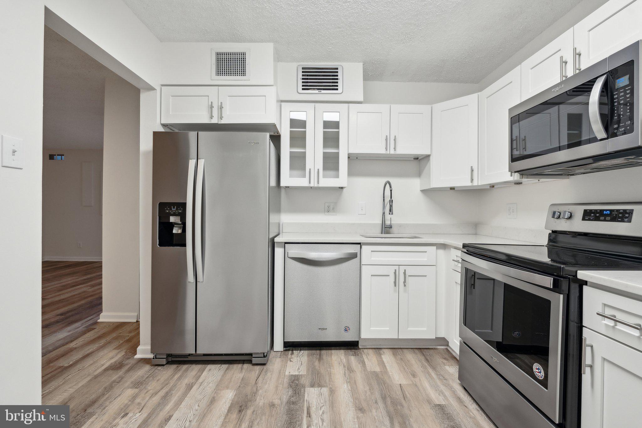 1800 OLD MEADOW ROAD 115