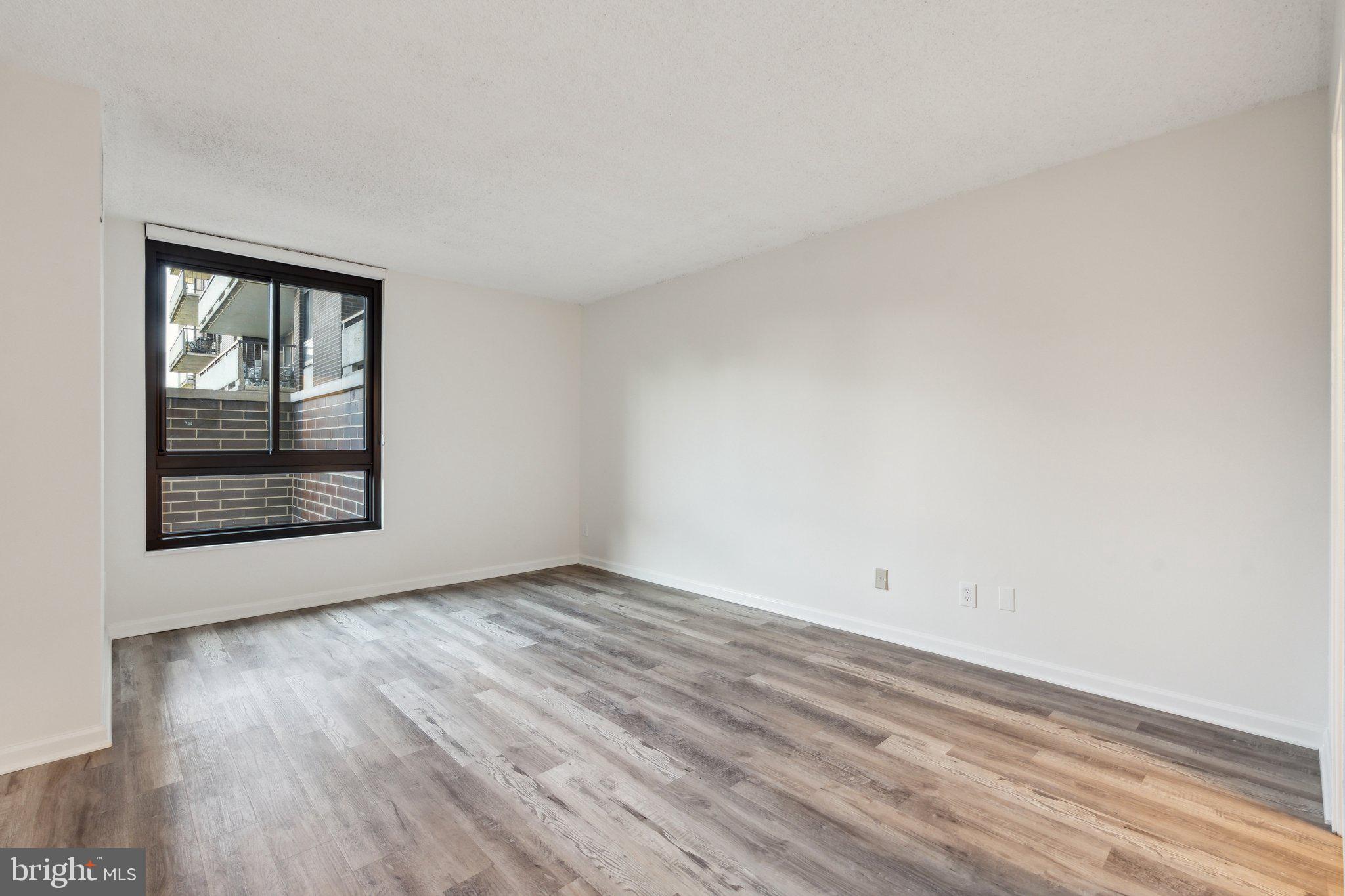 1800 OLD MEADOW ROAD 115