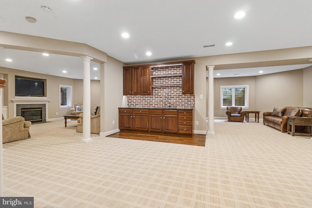 10910 SHALLOW CREEK DRIVE