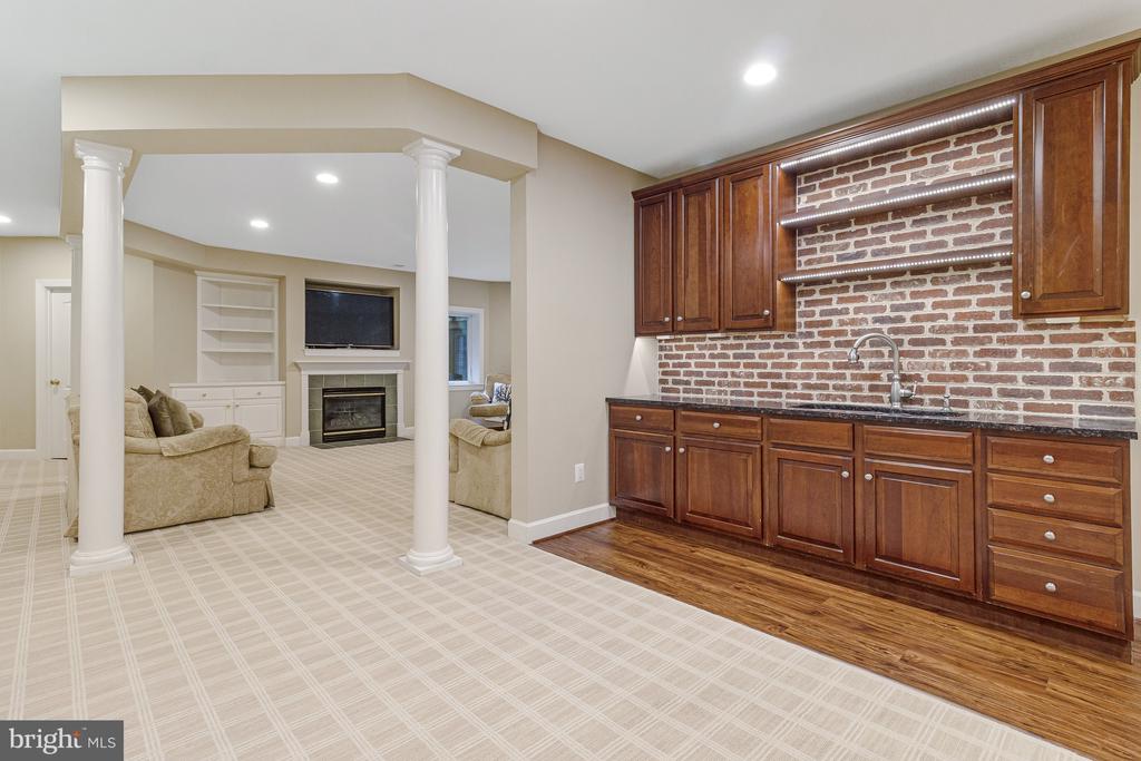 10910 SHALLOW CREEK DRIVE