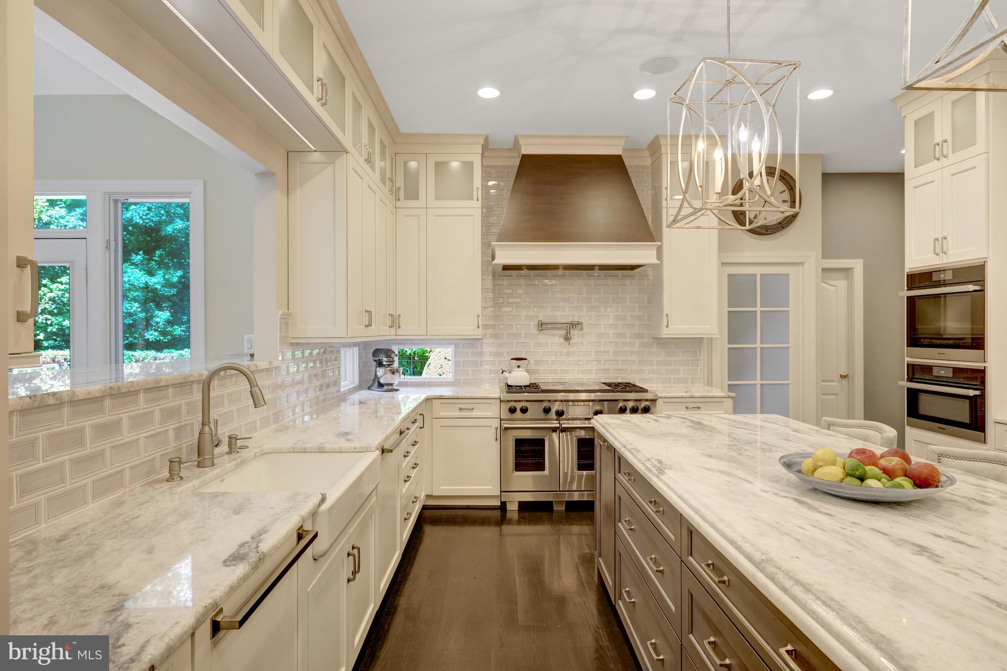 10910 SHALLOW CREEK DRIVE