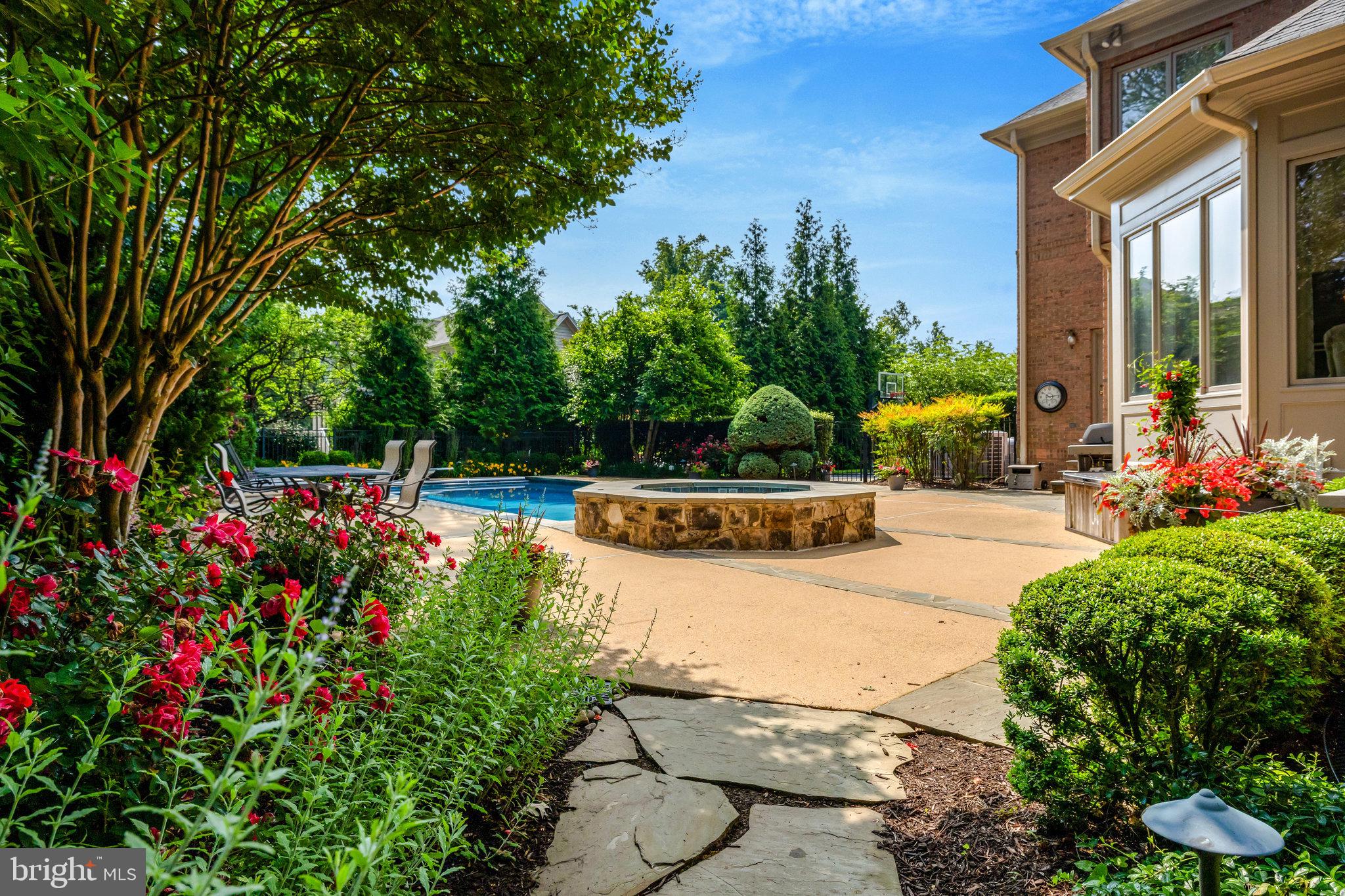 10910 SHALLOW CREEK DRIVE