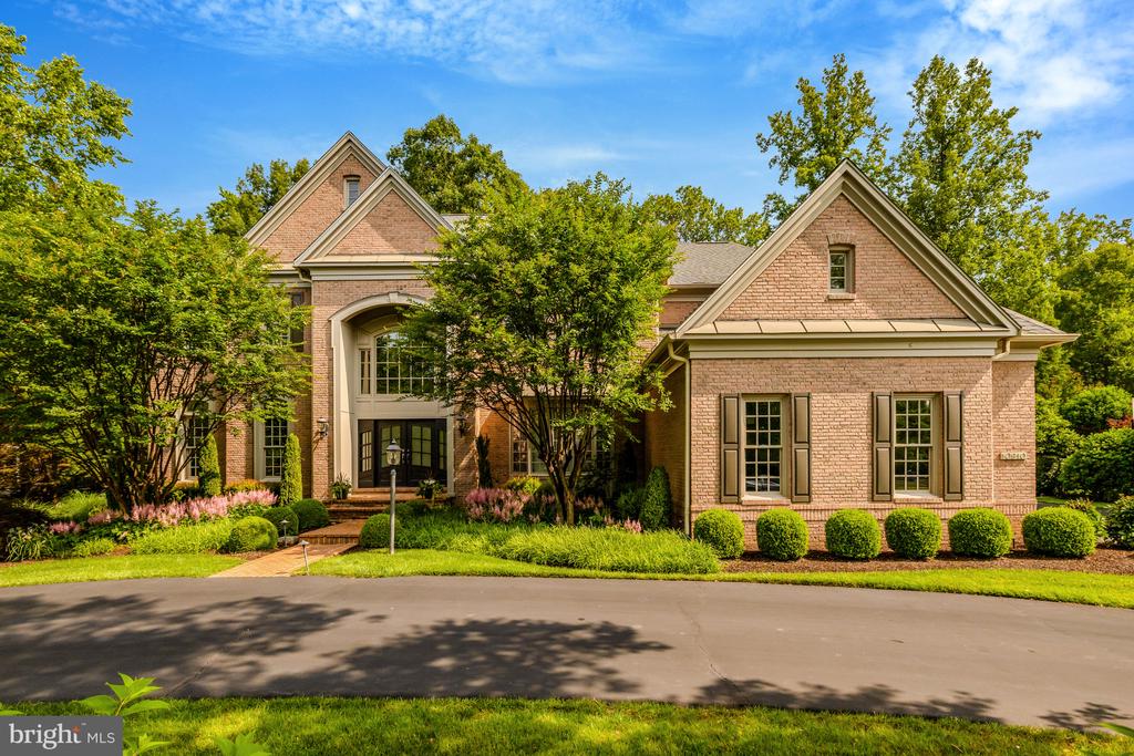 10910 SHALLOW CREEK DRIVE