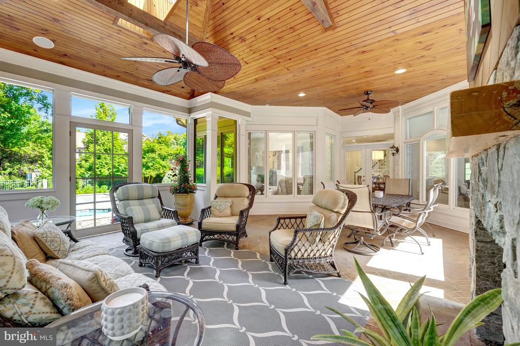 10910 SHALLOW CREEK DRIVE