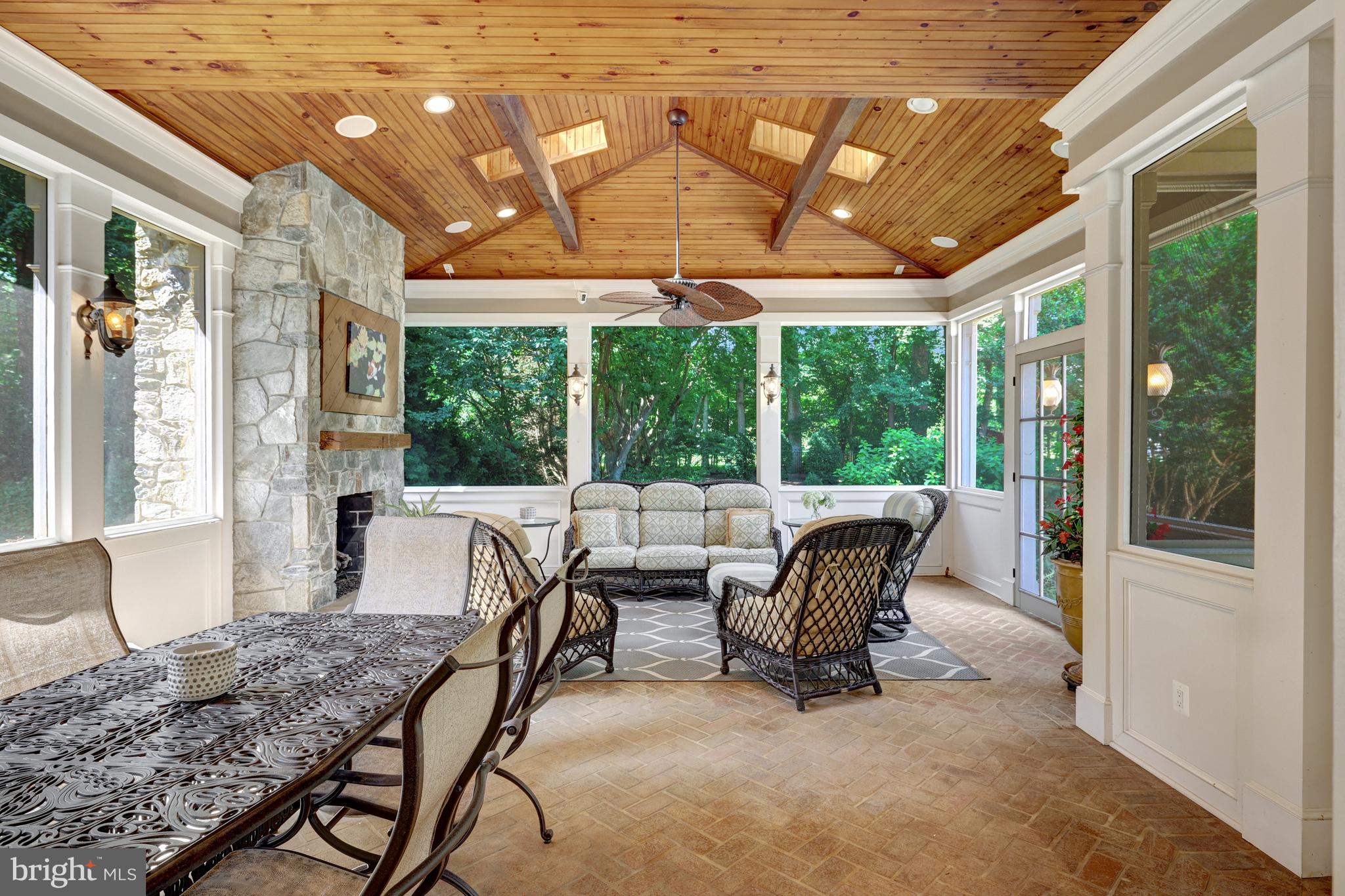 10910 SHALLOW CREEK DRIVE