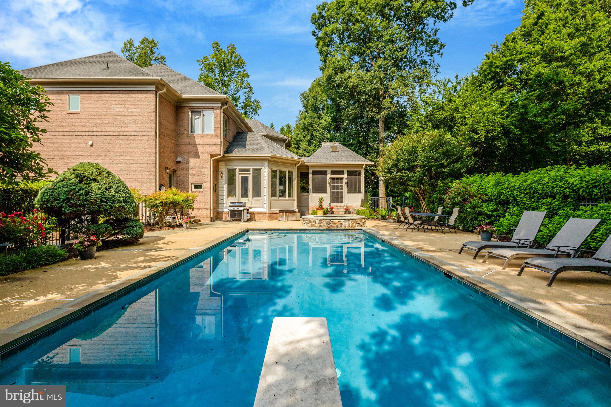 10910 SHALLOW CREEK DRIVE