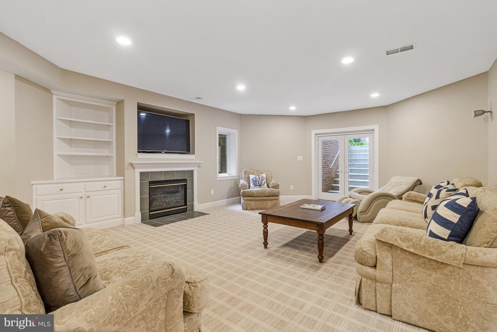 10910 SHALLOW CREEK DRIVE