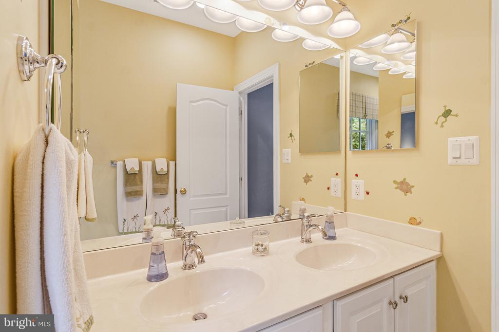 10910 SHALLOW CREEK DRIVE