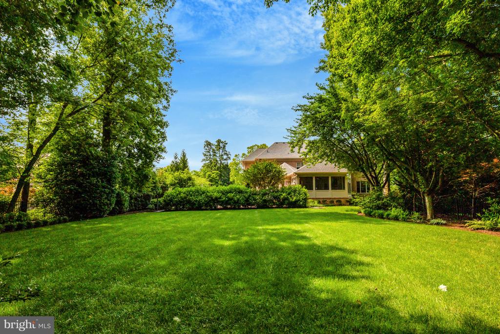 10910 SHALLOW CREEK DRIVE