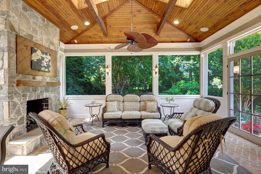 10910 SHALLOW CREEK DRIVE