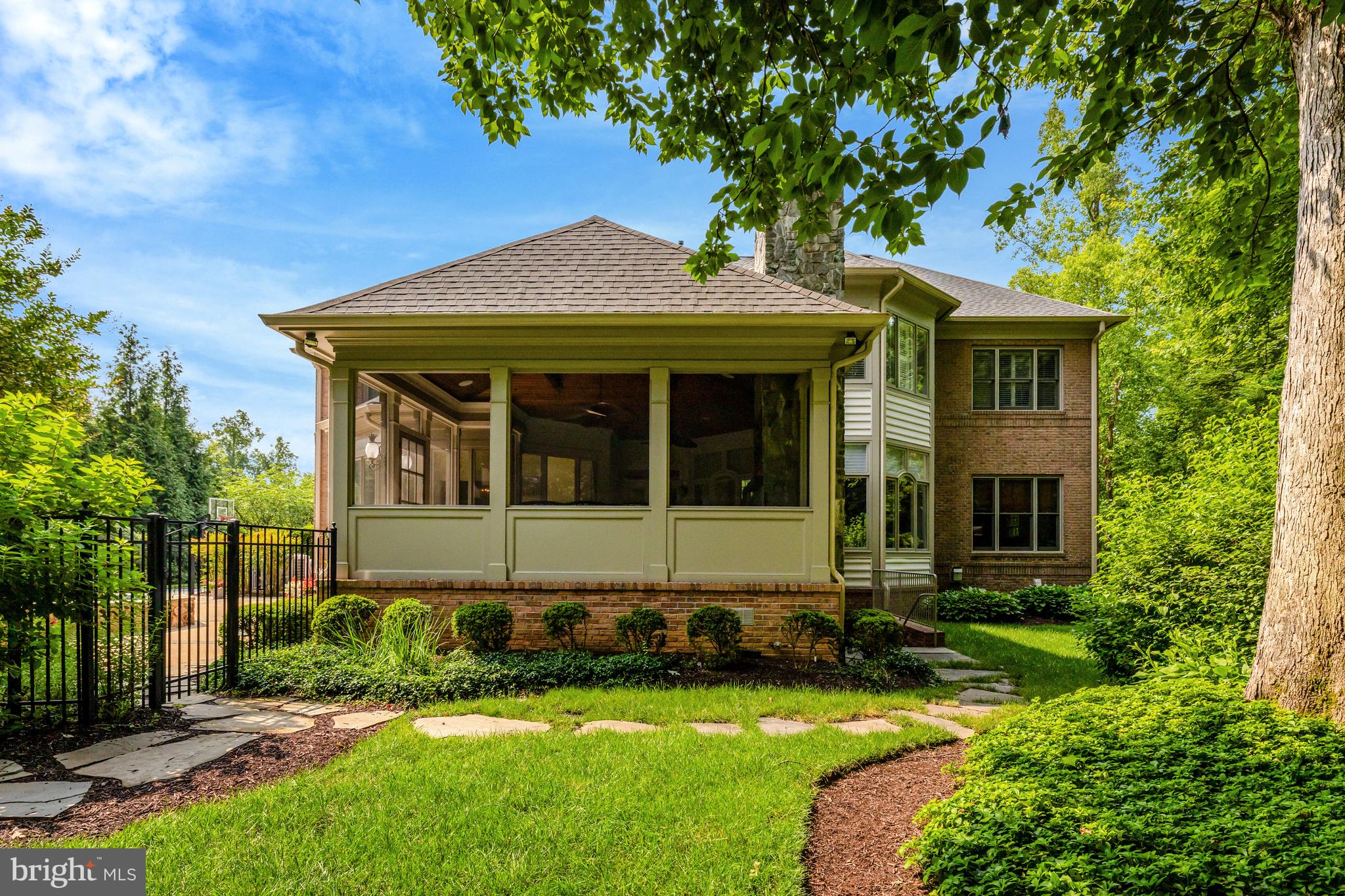 10910 SHALLOW CREEK DRIVE