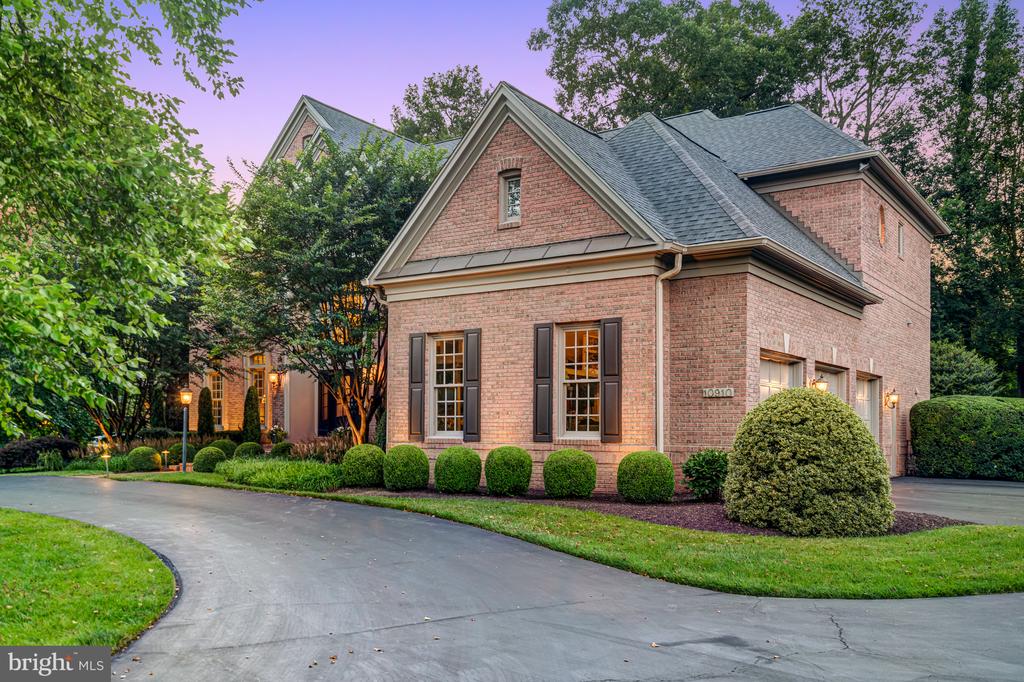 10910 SHALLOW CREEK DRIVE