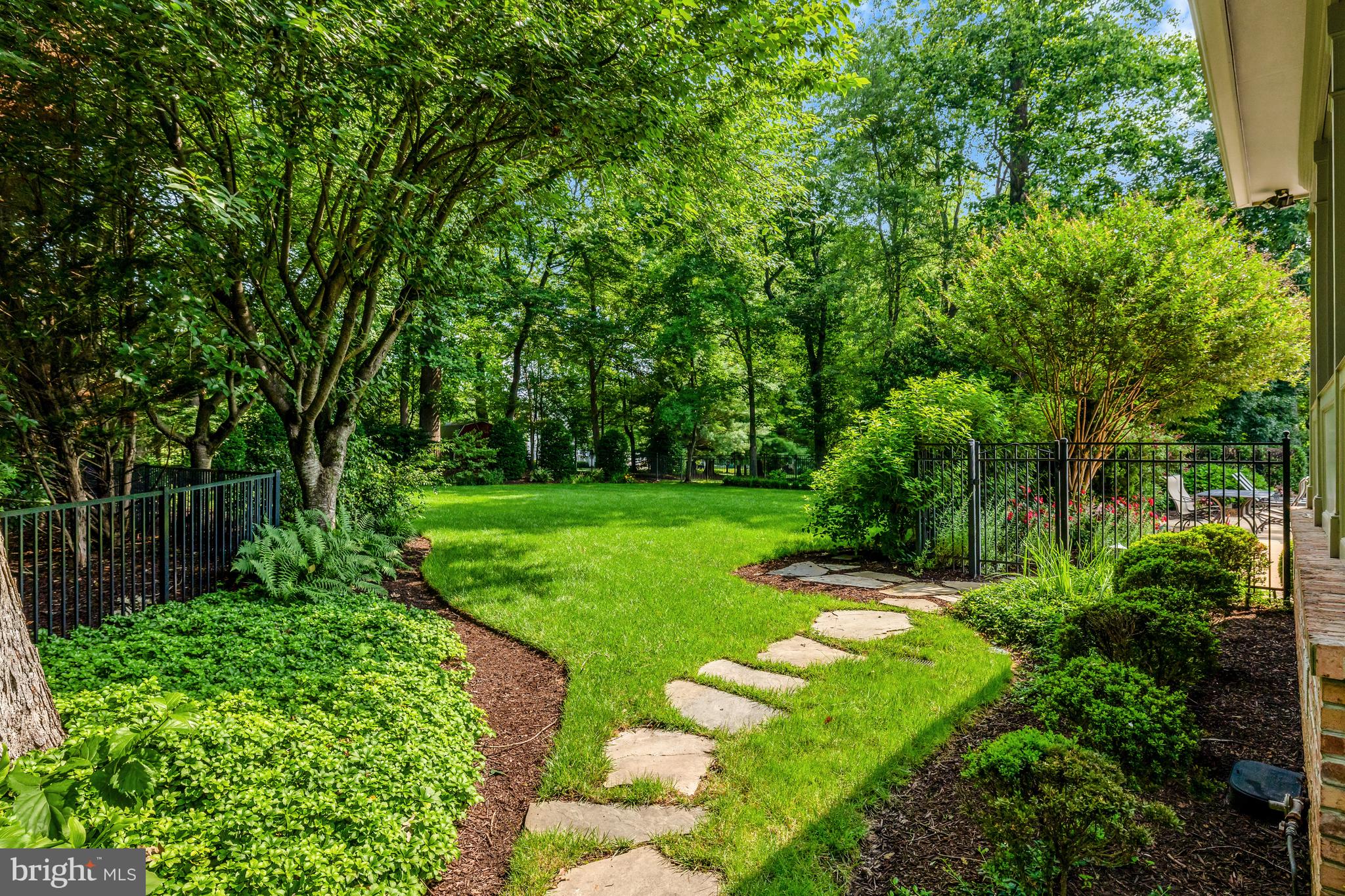 10910 SHALLOW CREEK DRIVE