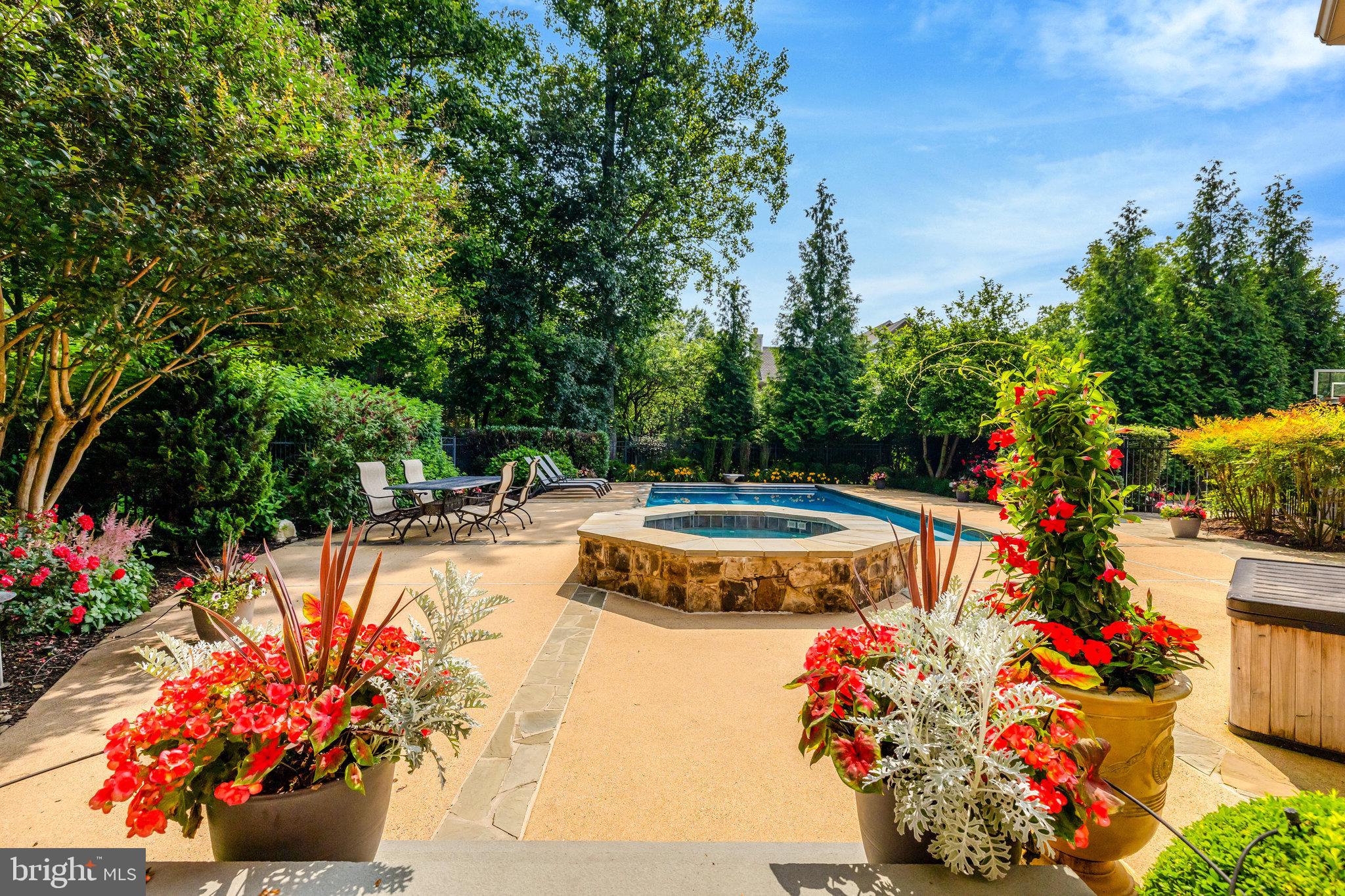 10910 SHALLOW CREEK DRIVE