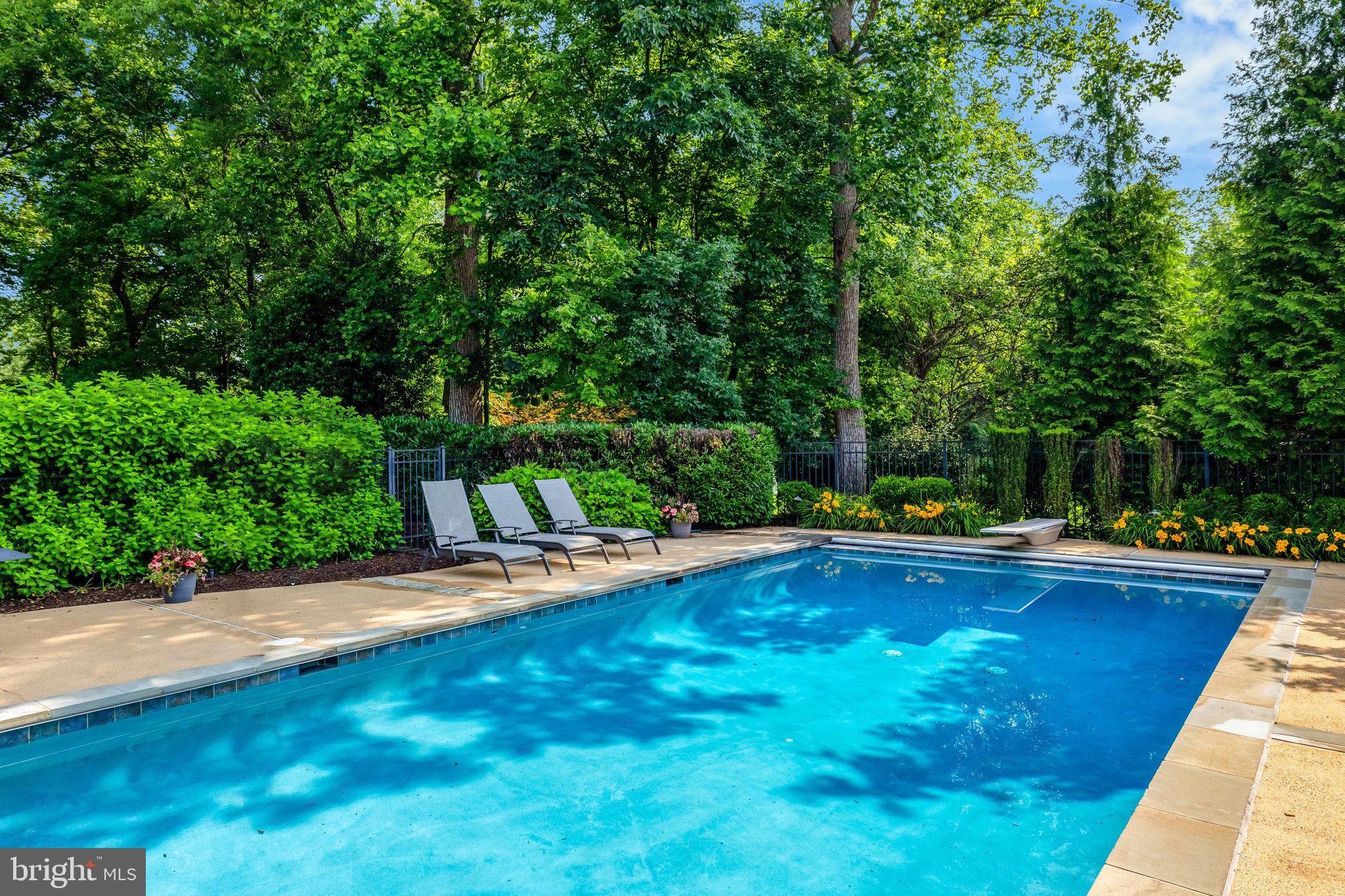 10910 SHALLOW CREEK DRIVE